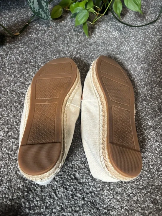 Tory Burch Cream Espadrille Flats with Navy & Tan Accents - Picture 5 of 5